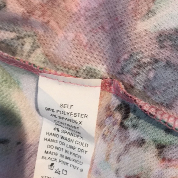 Brand new without the tags Soft material  V back with zipper 🌺🌹🌼🌸 - Picture 5 of 6